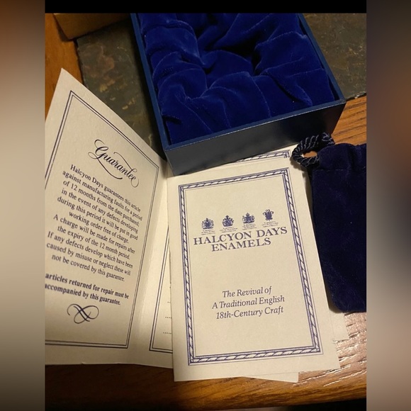 Vintage Halcyon Days Enamels
England Alice In Wonderland Pocket
Watch Clock Box - Picture 4 of 5